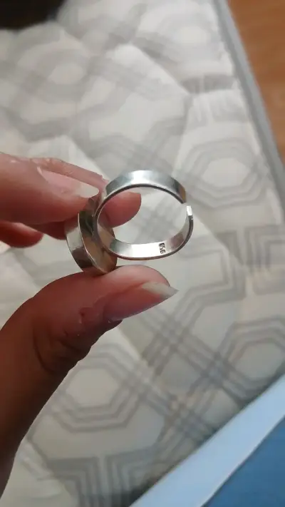 Anillo de plata con piedra morada - miniatura 2