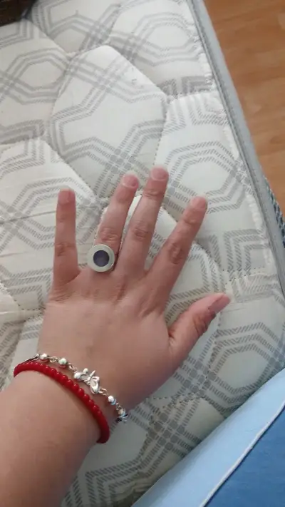 Anillo de plata con piedra morada - miniatura 3
