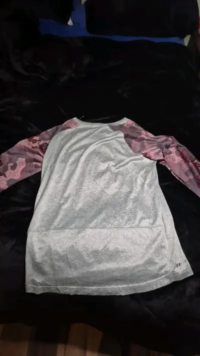 Polera Nike SB gris con mangas estampadas - miniatura 2