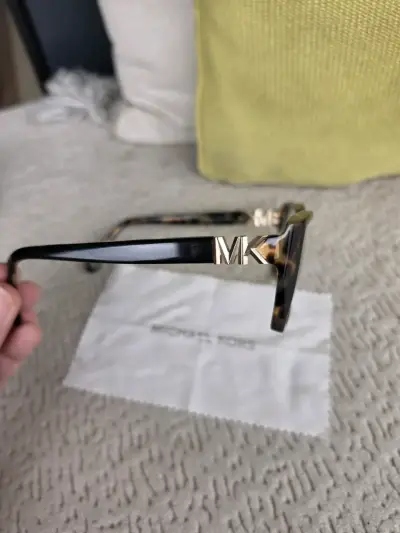 Gafas de sol Michael Kors cuadradas estilo carey - miniatura 2
