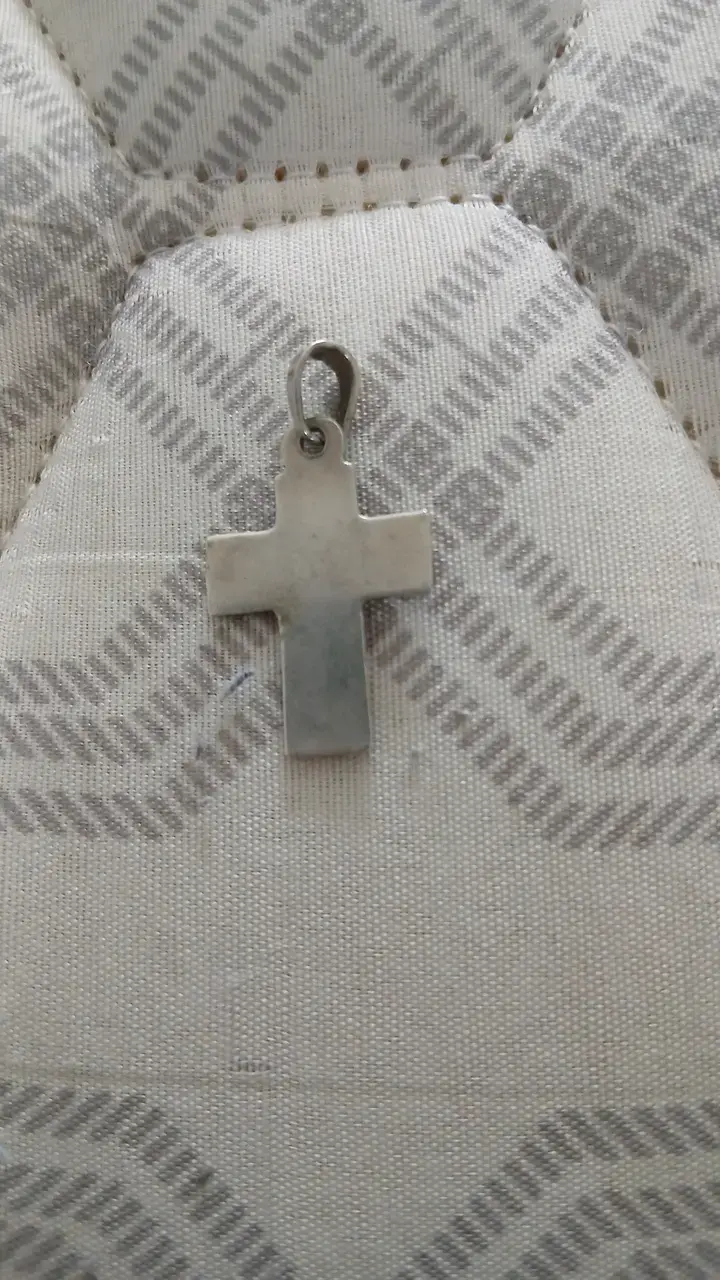 Colgante cruz de plata con figura de Jesús en oro - 2