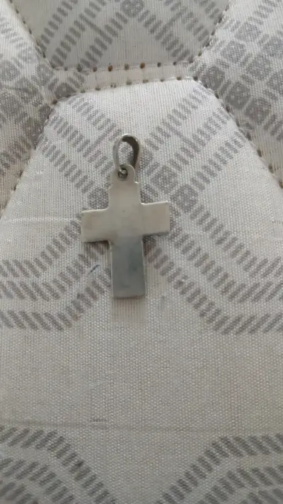 Colgante cruz de plata con figura de Jesús en oro - miniatura 2