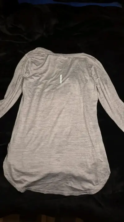 Polera deportiva Reebok gris para mujer - miniatura 4