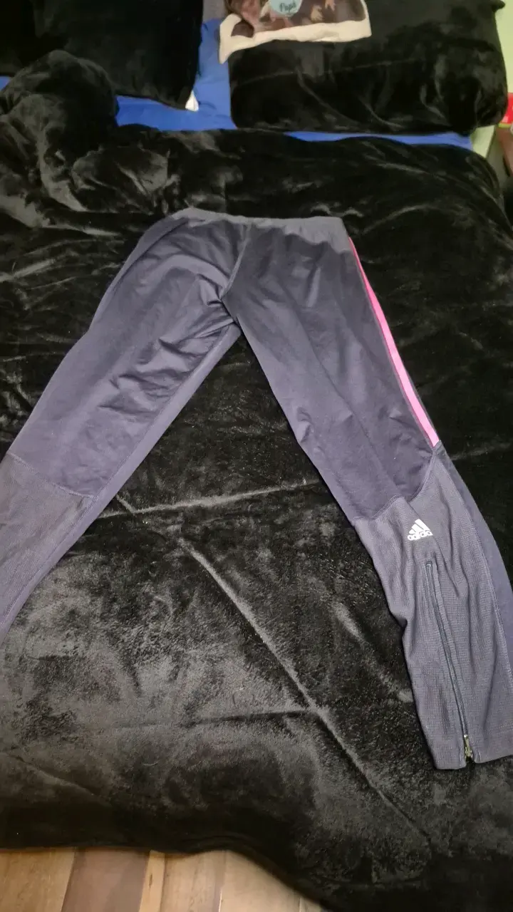 Pantalones deportivos Adidas negros con rosa - 4