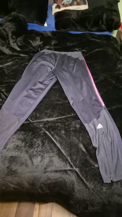 Pantalones deportivos Adidas negros con  rosa - miniatura 4