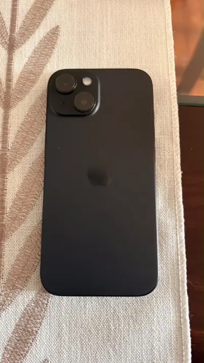 iPhone 15 128GB Negro en Buen Estado - miniatura 2