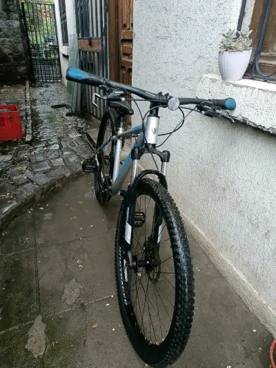 Bicicleta de montaña Trek gris con suspensión - miniatura 2