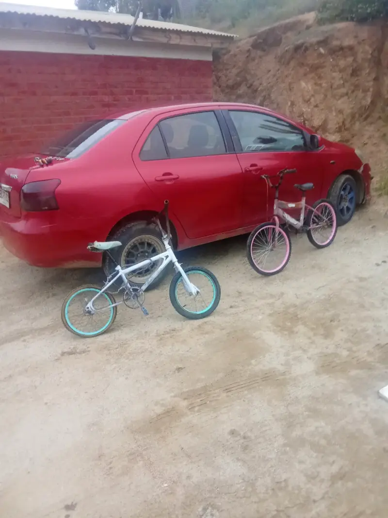 Bicicleta infantil blanca y rosada