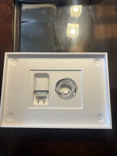 MacBook Neo Touch ID en excelente estado - miniatura 2