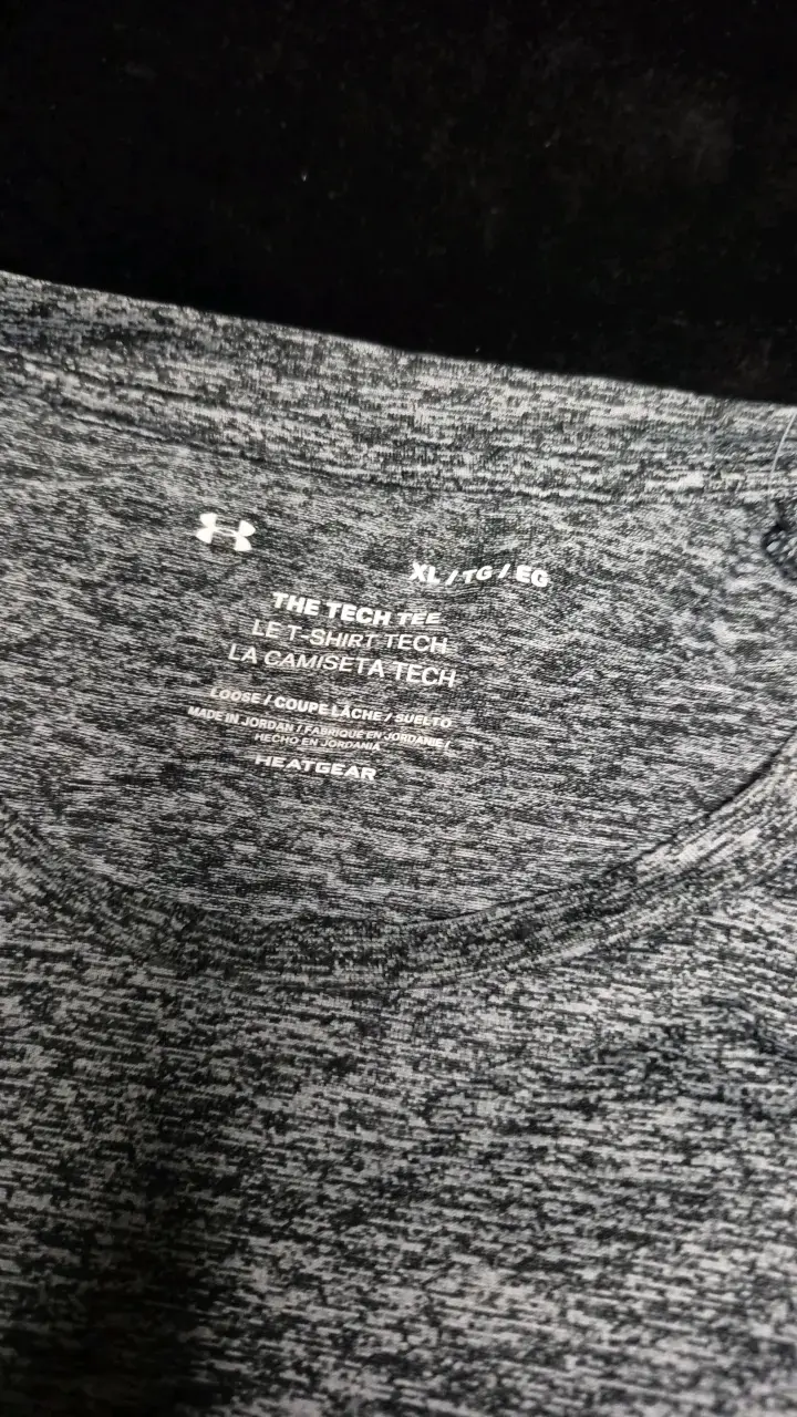 Polera deportiva gris Under Armour para hombre - 2