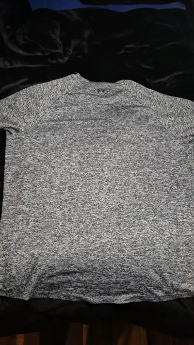 Polera deportiva gris Under Armour para hombre - miniatura 4