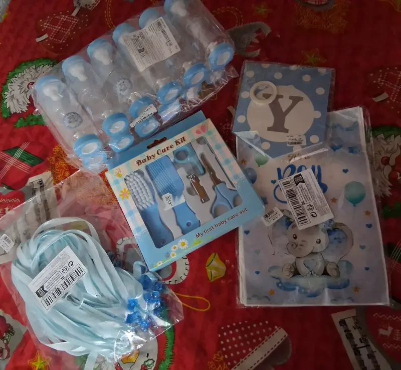 Set de cuidado para bebé con biberones y accesorios