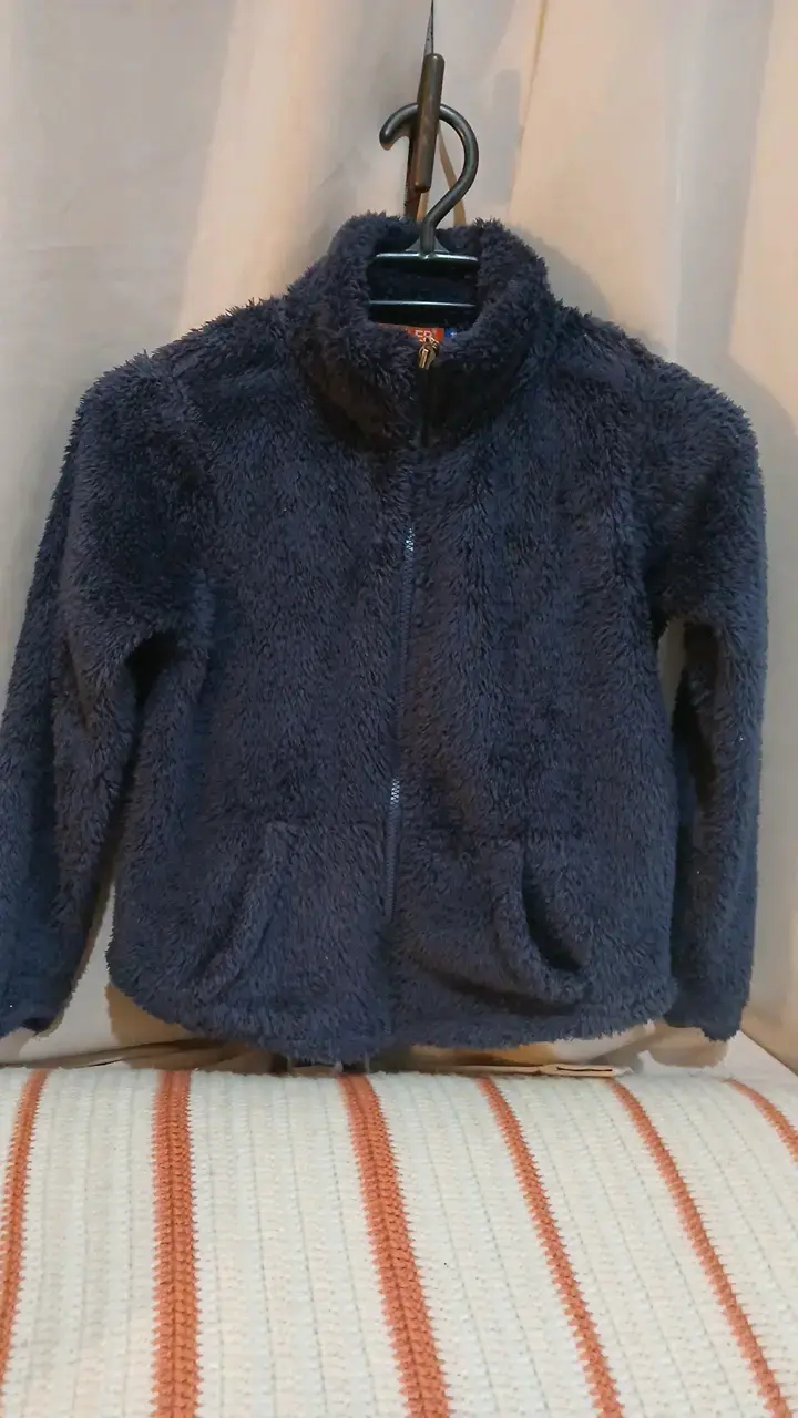 Chaqueta polar con capucha para niño talla 10