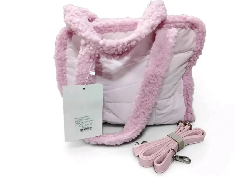 Cartera de mano brillante con cadena dorada - 4