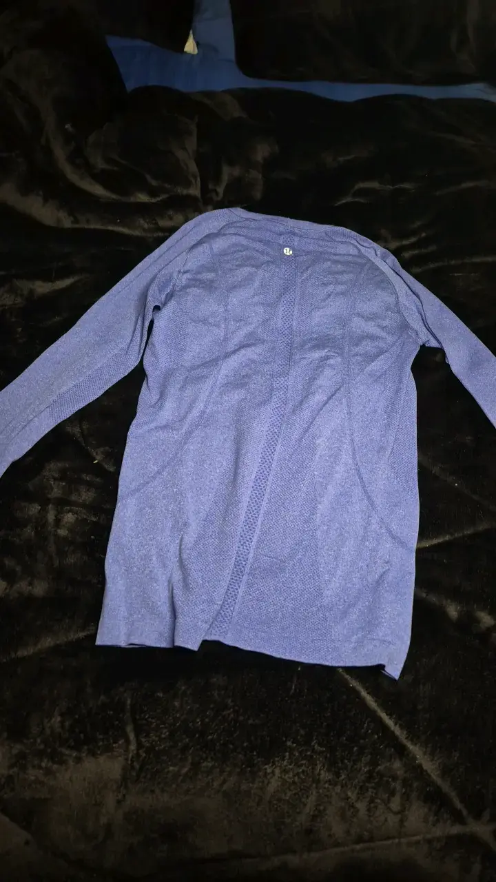 Polera deportiva azul de manga larga - 3