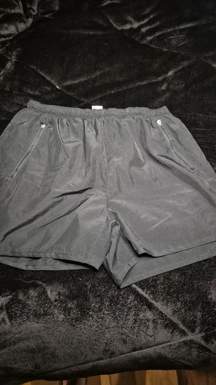 Shorts deportivos negros con bolsillos