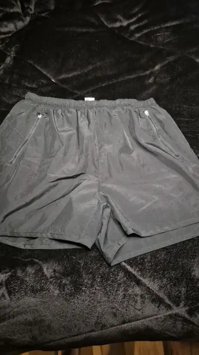 Shorts deportivos negros con bolsillos - miniatura 1