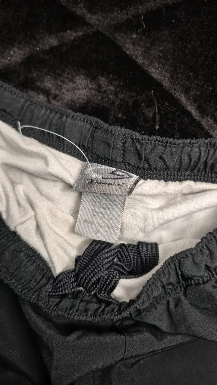 Shorts deportivos negros con bolsillos - 3