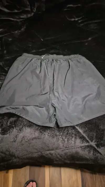 Shorts deportivos negros con bolsillos - miniatura 4