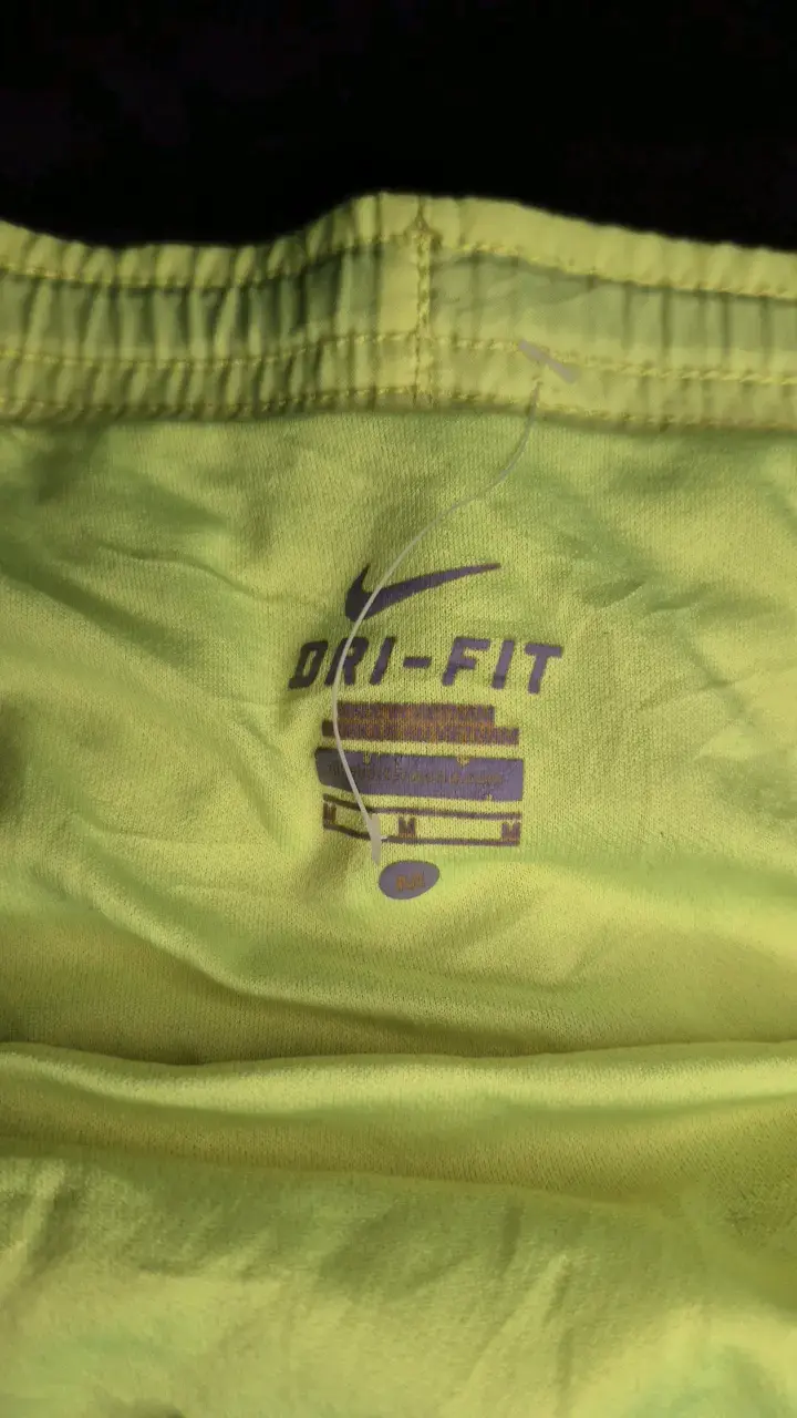 Shorts deportivos Nike Dri-Fit amarillos - 2