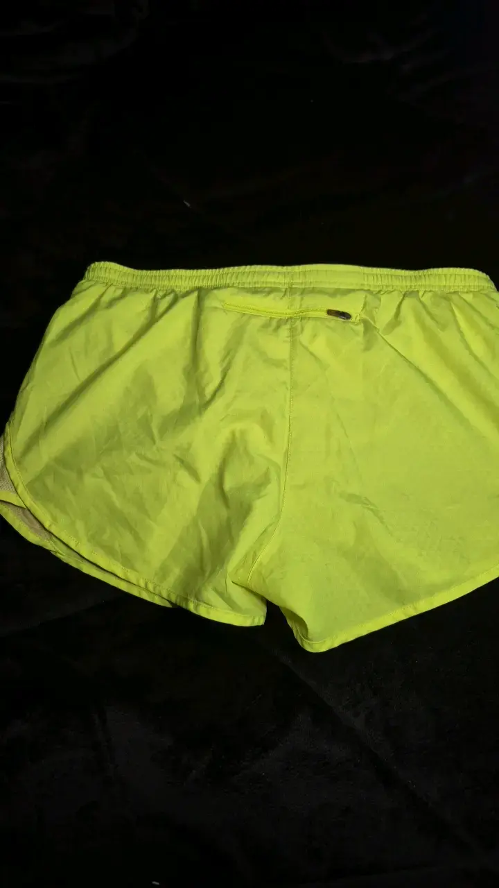 Shorts deportivos Nike Dri-Fit amarillos - 3