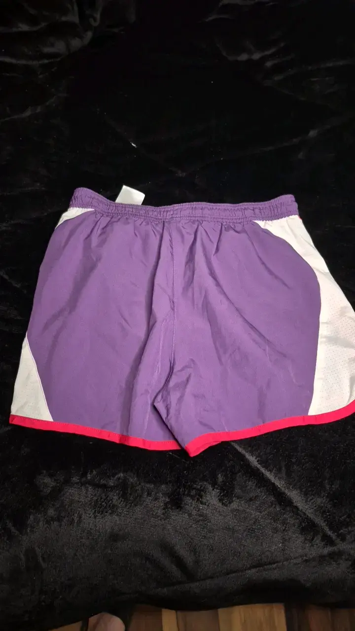 Shorts deportivos Adidas morados y rojos - 3
