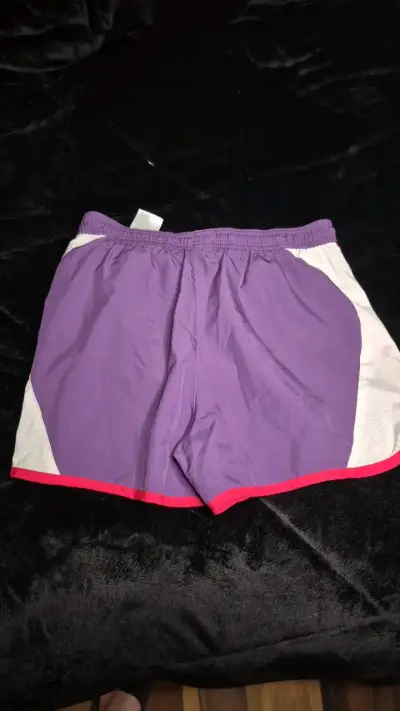 Shorts deportivos Adidas morados y rojos - miniatura 3