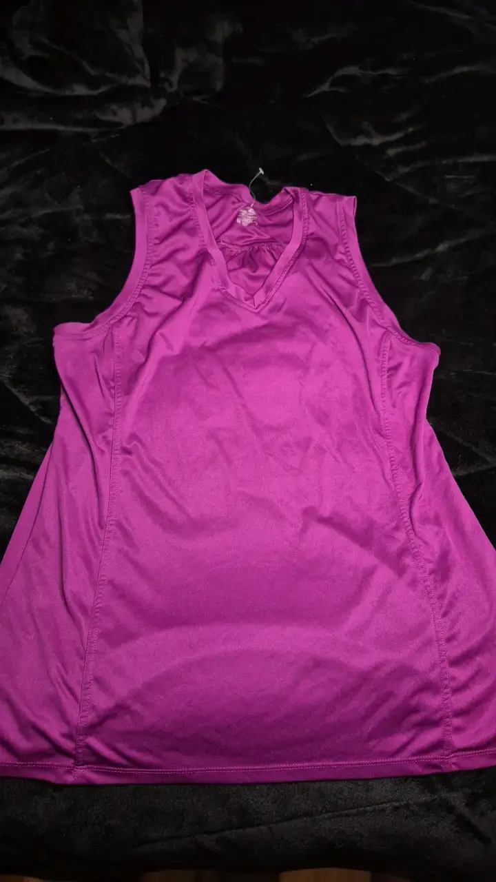 Polera sin mangas morada para mujer talla M