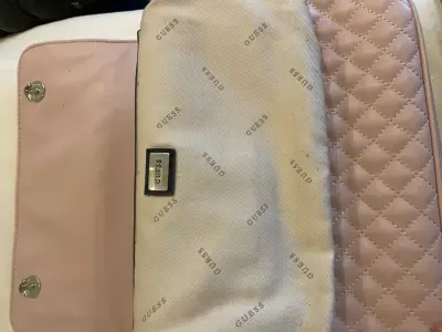 Cartera Guess crossbody con cadena metálica - miniatura 4