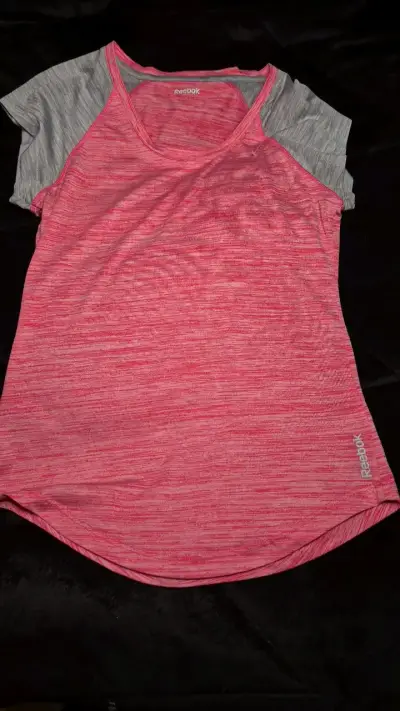 Polera deportiva Reebok rosada para mujer - miniatura 1