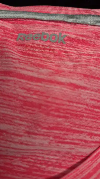 Polera deportiva Reebok rosada para mujer - miniatura 2