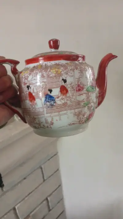 Tetera de porcelana con diseño oriental - miniatura 1