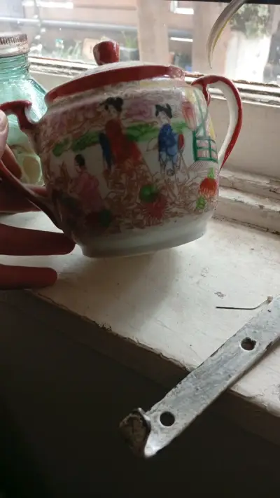 Tetera de porcelana con diseño oriental - miniatura 2