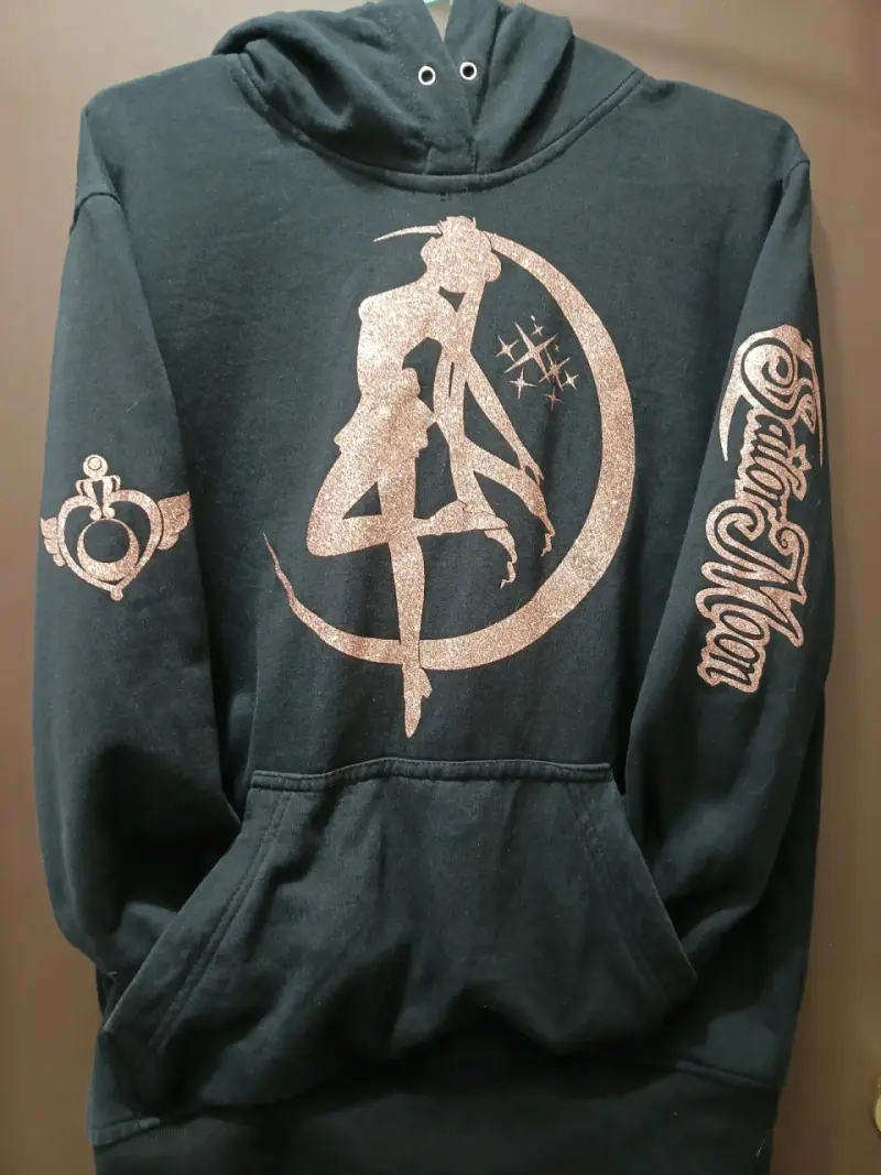 Polerón con capucha Sailor Moon negro - 1