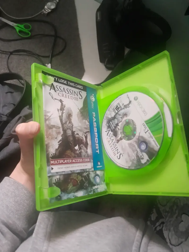 Assassin's Creed III para Xbox 360 en buen estado - 2