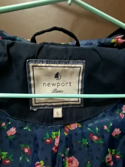 Impermeable parka azul con capucha Newport Basics - miniatura 4