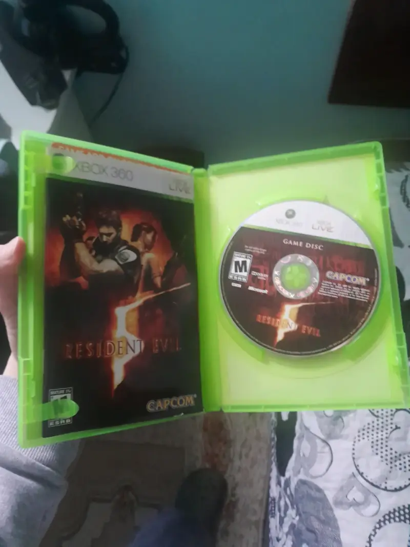 Juego Resident Evil 5 Gold Edition para Xbox 360 - 2