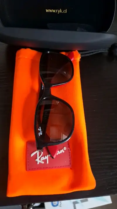 Gafas de sol de niño  Ray-Ban negras con funda - miniatura 1