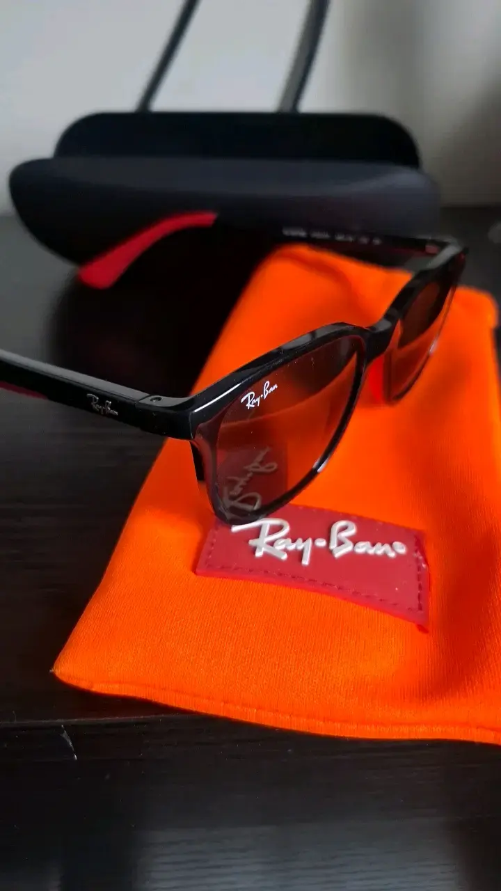 Gafas de sol de niño Ray-Ban negras con funda - 3