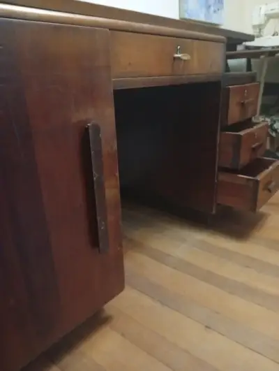 Escritorio de madera con cajonera - miniatura 3