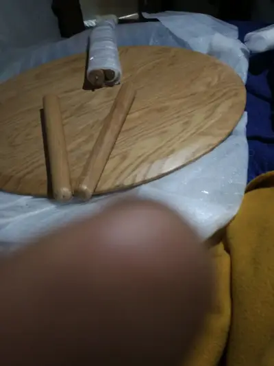 Mesa redonda de madera lenga y roble - miniatura 1