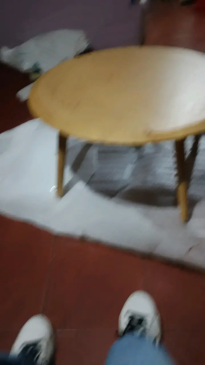 Mesa redonda de madera lenga y roble - 2
