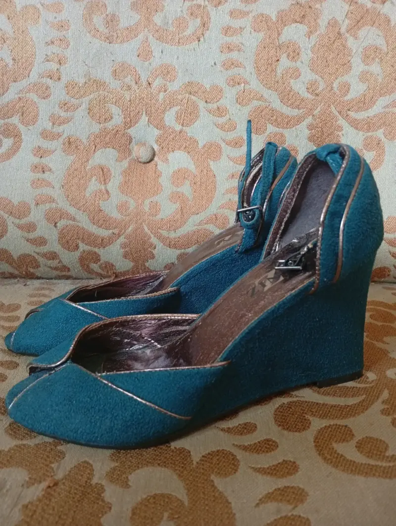 Zapatos de cuña azul turquesa con punta abierta - 2