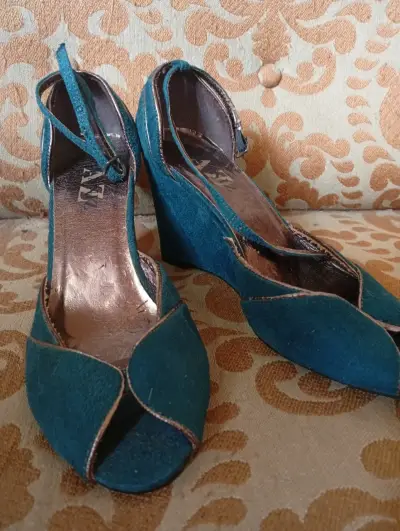 Zapatos de cuña azul turquesa con punta abierta - miniatura 3