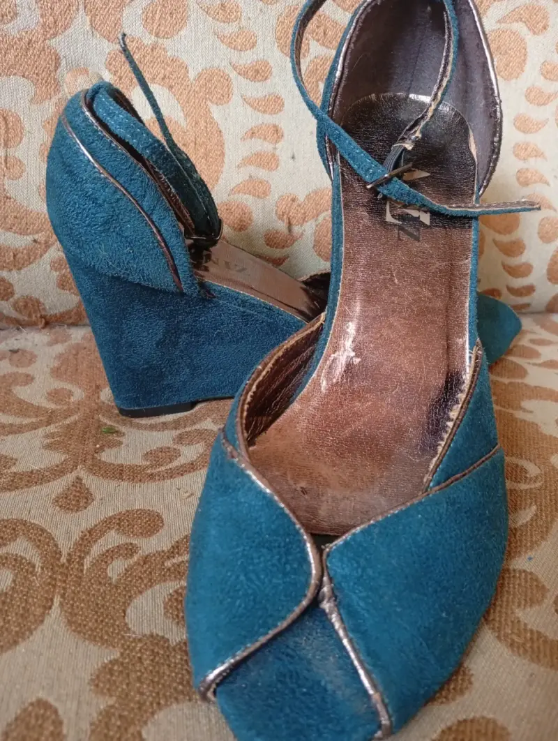 Zapatos de cuña azul turquesa con punta abierta - 4