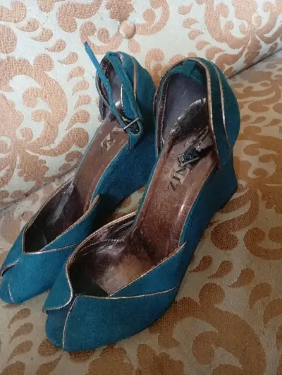 Zapatos de cuña azul turquesa con punta abierta - miniatura 5