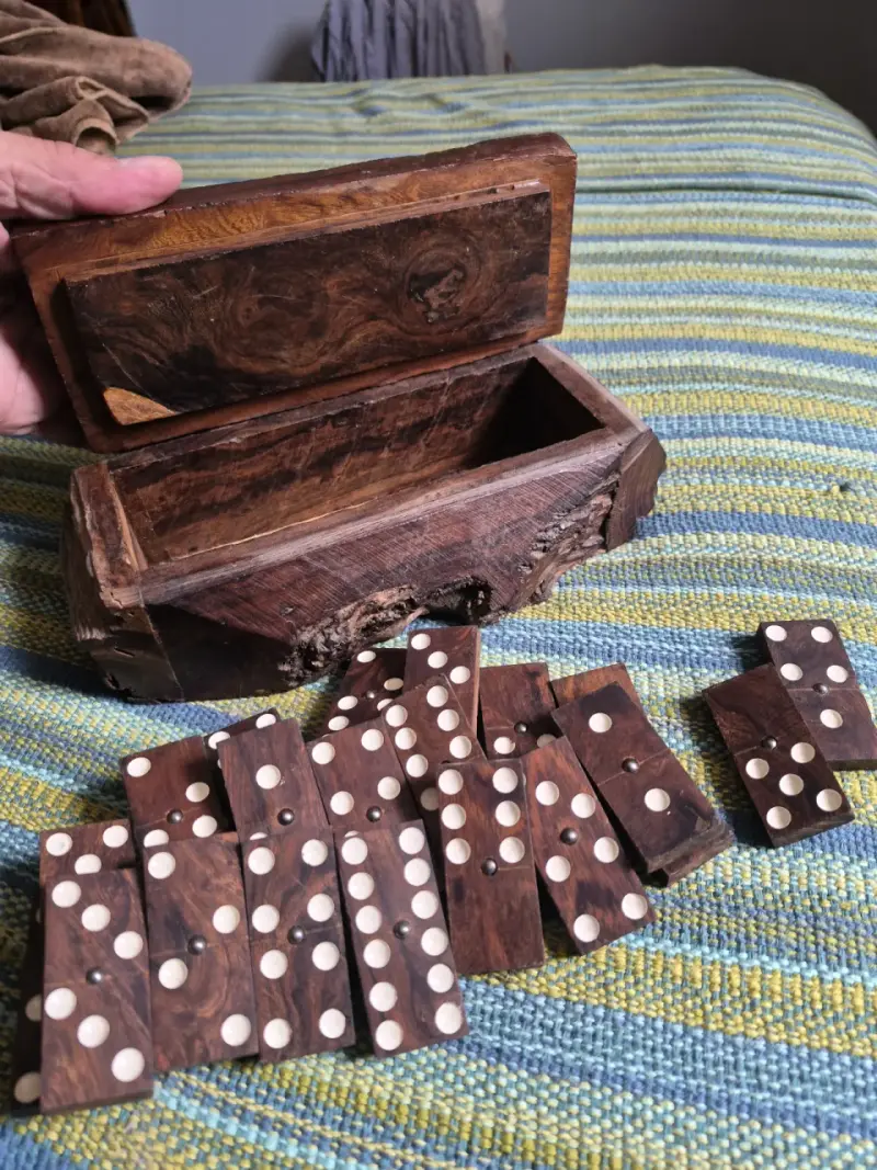 Juego de dominó artesanal en caja de madera en pal - 3