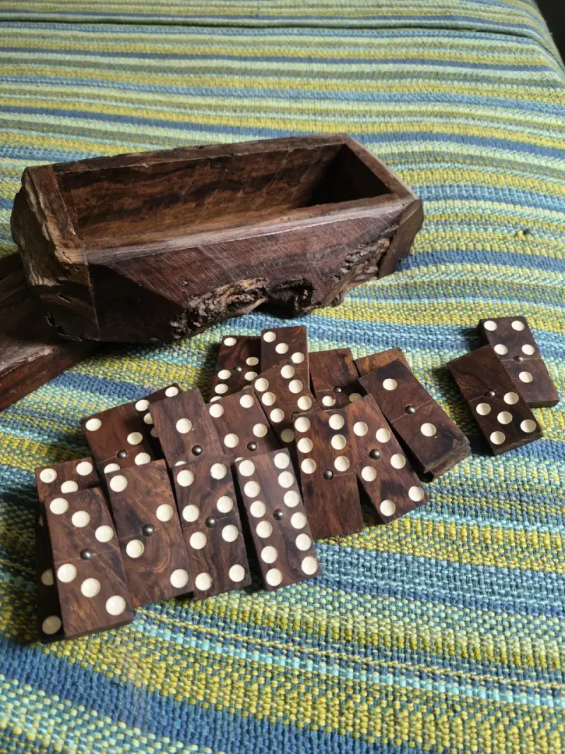 Juego de dominó artesanal en caja de madera en pal - 4