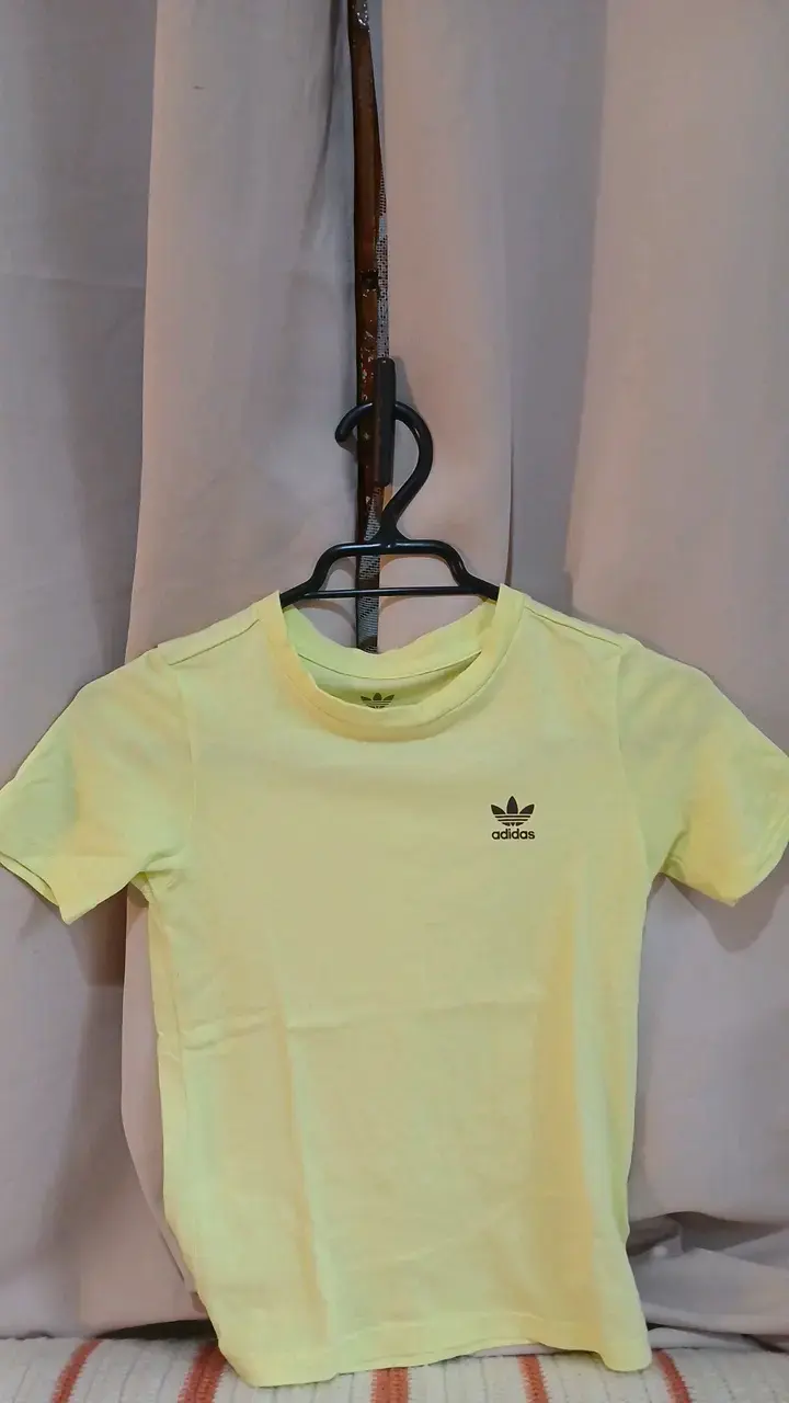 Polera amarilla Adidas talla XS