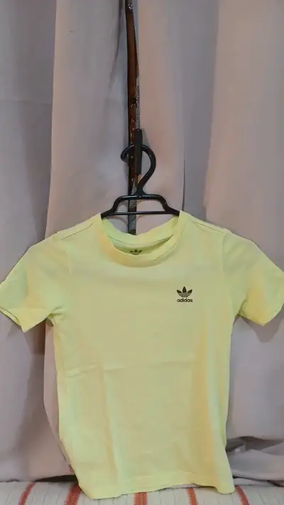 Polera amarilla Adidas  talla XS - miniatura 1